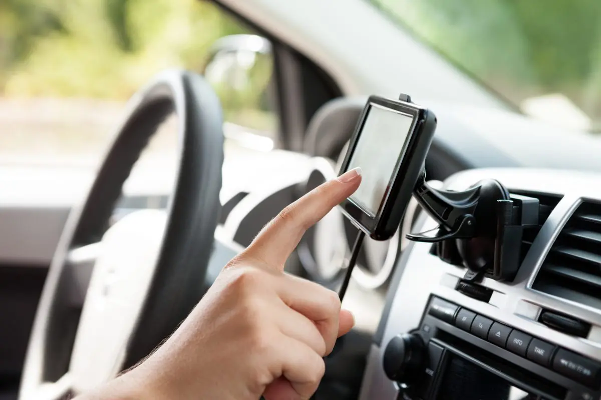 تأجير سيارة مع خدمة GPS
